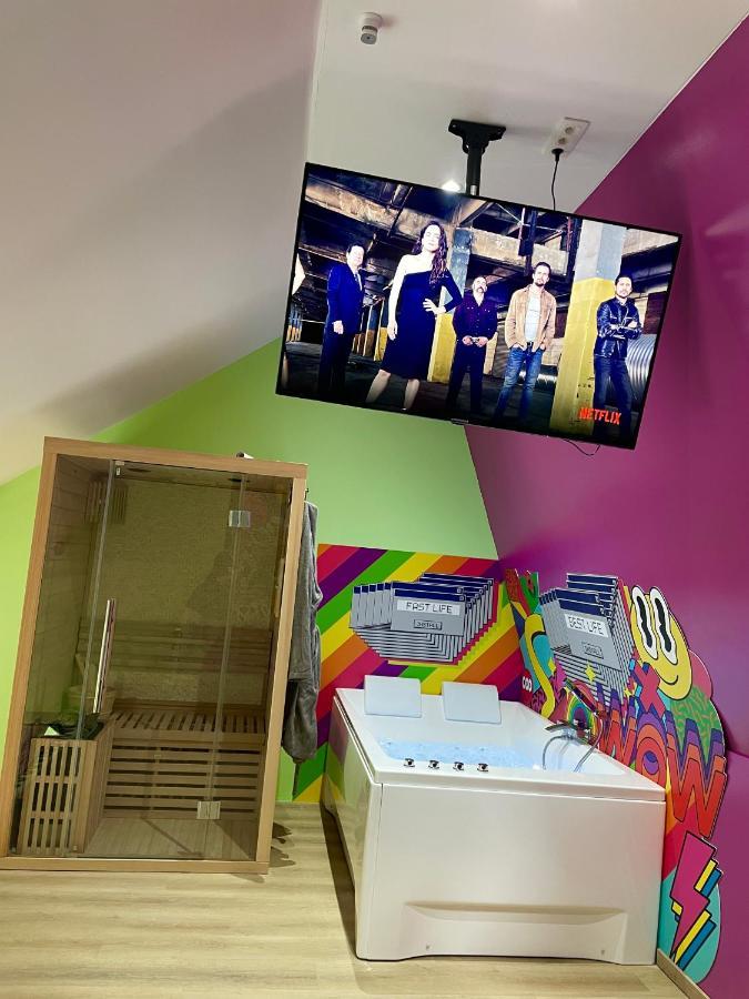 Hastiere-par-dela Capsule Forever Young - Jacuzzi - Sauna - Billard - Arcade De Jeux - Netflix & Home Cinema - Ping Pong מראה חיצוני תמונה