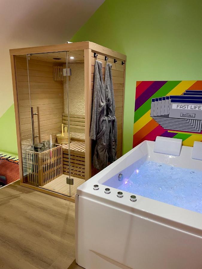 Hastiere-par-dela Capsule Forever Young - Jacuzzi - Sauna - Billard - Arcade De Jeux - Netflix & Home Cinema - Ping Pong מראה חיצוני תמונה