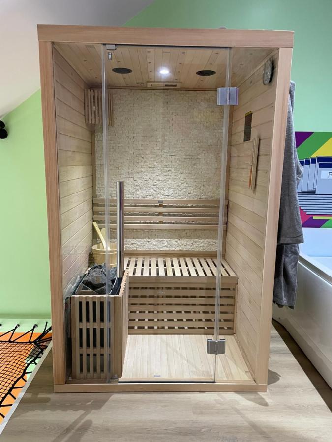 Hastiere-par-dela Capsule Forever Young - Jacuzzi - Sauna - Billard - Arcade De Jeux - Netflix & Home Cinema - Ping Pong מראה חיצוני תמונה